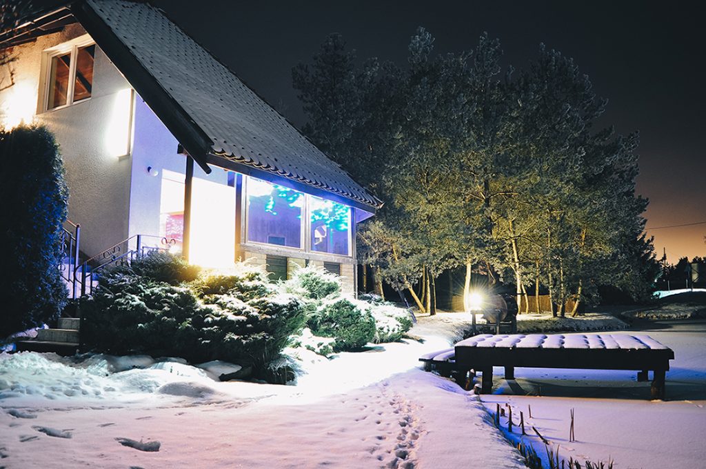 Bar w zimowej scenerii