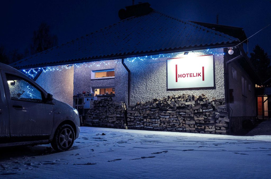 Hotelik Szczęsne zimą