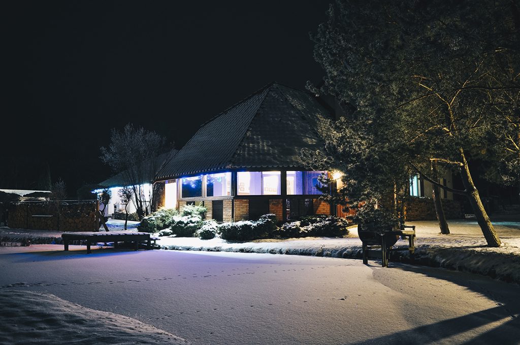 Zamarznięte oczko wodne